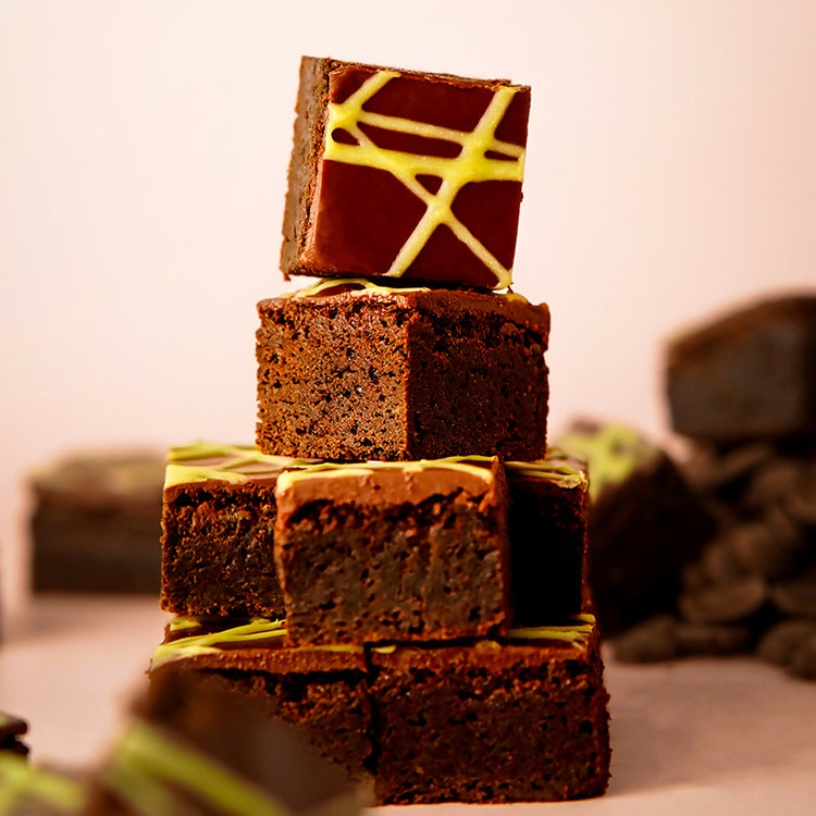 Milk Chocolate & Passion Fruit Brownie Box 800x800